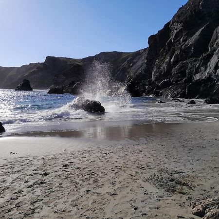 Farm Accommodation - The Lizard Peninsula, Cornwall เฮลสตัน ภายนอก รูปภาพ
