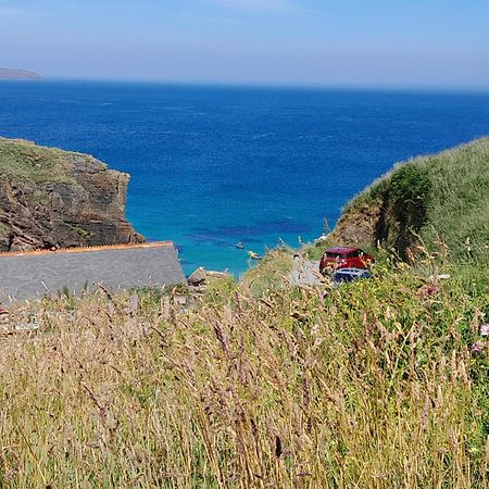 Farm Accommodation - The Lizard Peninsula, Cornwall เฮลสตัน ภายนอก รูปภาพ