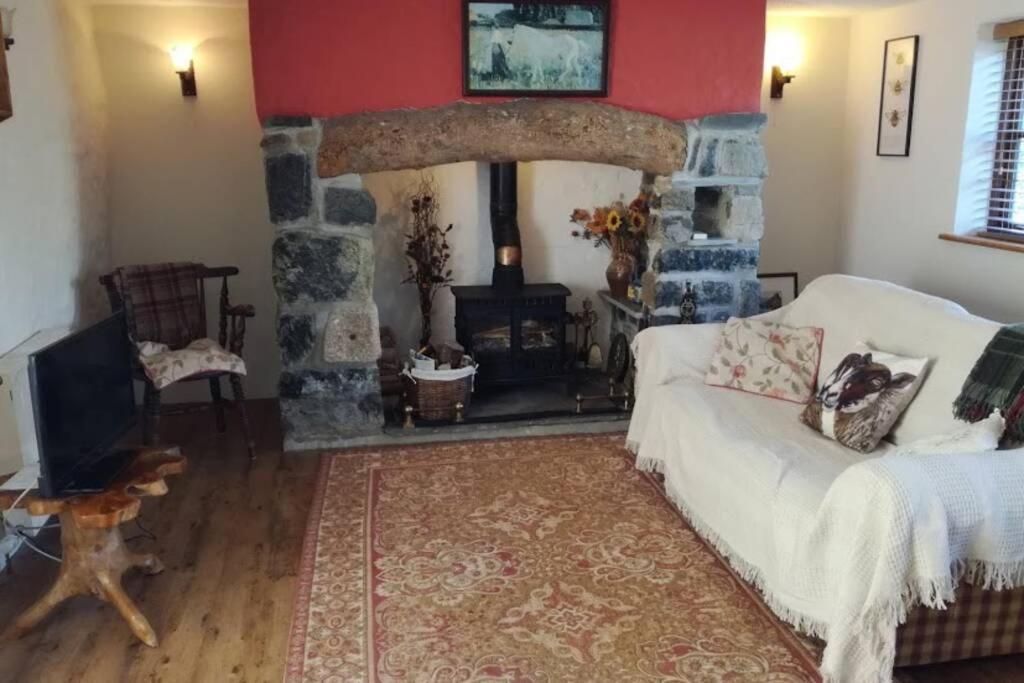 Farm Accommodation - The Lizard Peninsula, Cornwall เฮลสตัน ภายนอก รูปภาพ