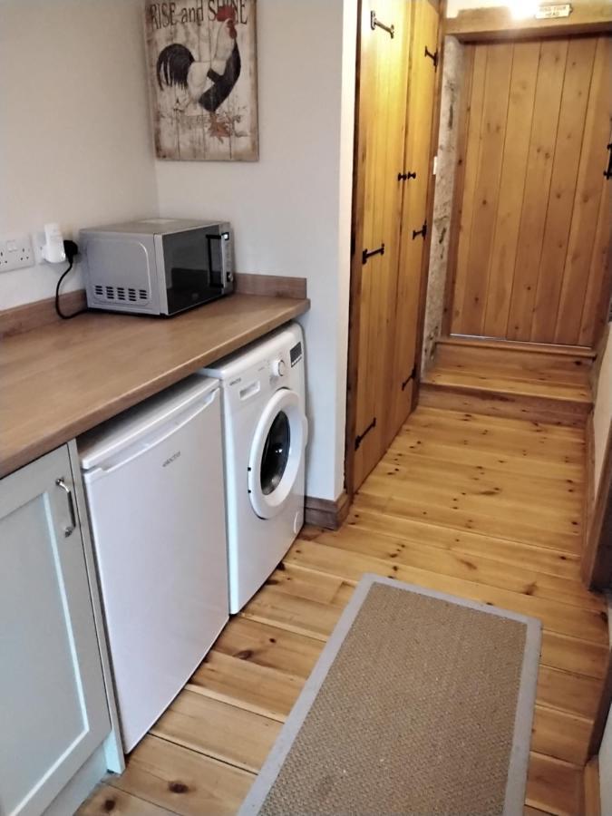Farm Accommodation - The Lizard Peninsula, Cornwall เฮลสตัน ภายนอก รูปภาพ