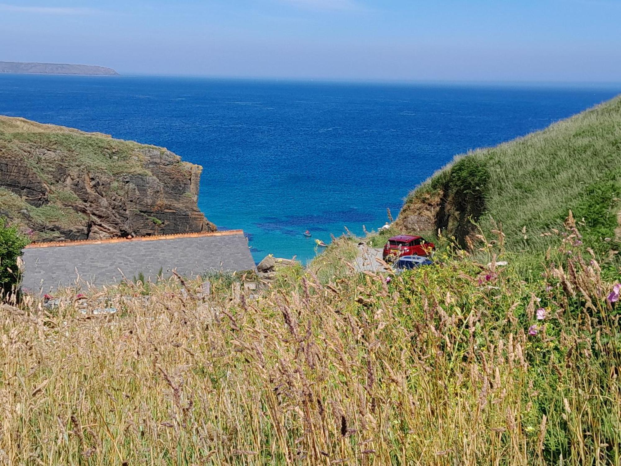 Farm Accommodation - The Lizard Peninsula, Cornwall เฮลสตัน ภายนอก รูปภาพ
